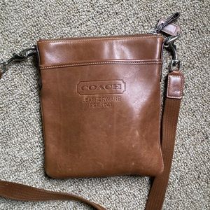 Early 2000’s brown leather coach crossbody. Excellent condition.